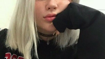 Beyaz Saçlı Hatun Kucakta Fena Zıplıyor