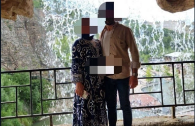 Evli çift türbanlı