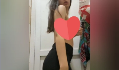 İzmitli Hatun Ne Bulduysa Sokuyor