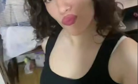 Kıvırcık saçlı güzel çok sağlam arşivi