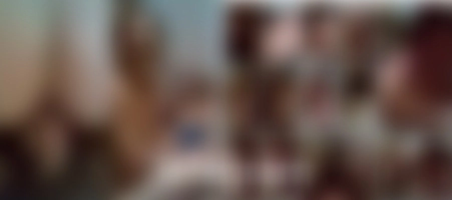 Ablası Erkek Arkadaşı İle Bira İçip Sikişirken Kızkardeşide Videoya Çekim Yapıyor