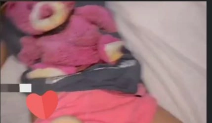 Özür dilerim bi daha sana küçük s*kli demicem diye dayak yiyor tamamı linkte
