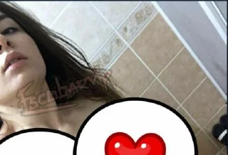 Sevişirken erkeklere göstermek istediğini söyler hep