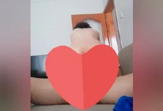 Kız konuşmasıyla boşaltır çok seksi. Eleman da hakkını vermiş