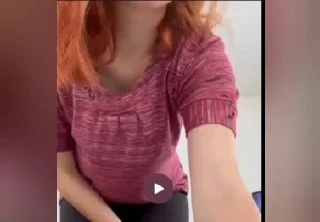 Kızıl milf E*e Gencer kendini bosaltıyor