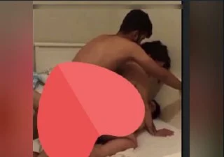 Mahallenin gençleri tek bir karıya giriyor