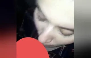 Üniversiteli kız Arkadasına Yağmurda Sakso Çektirip yüzüne Boşalıyor